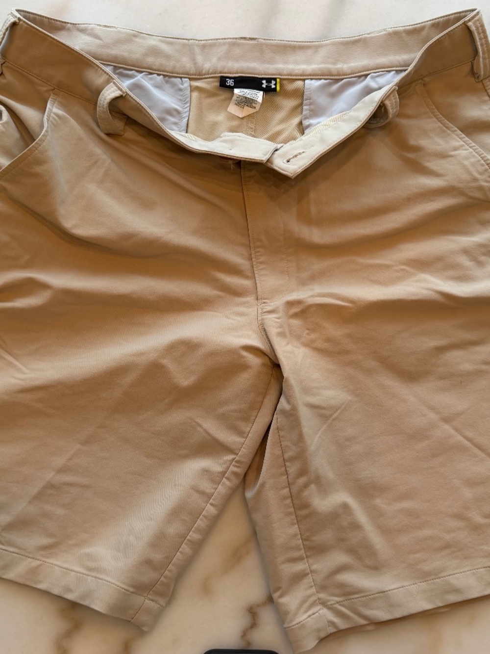Under Armour / 36" / Tan / Polyester 7" golf short (worn, good condition)